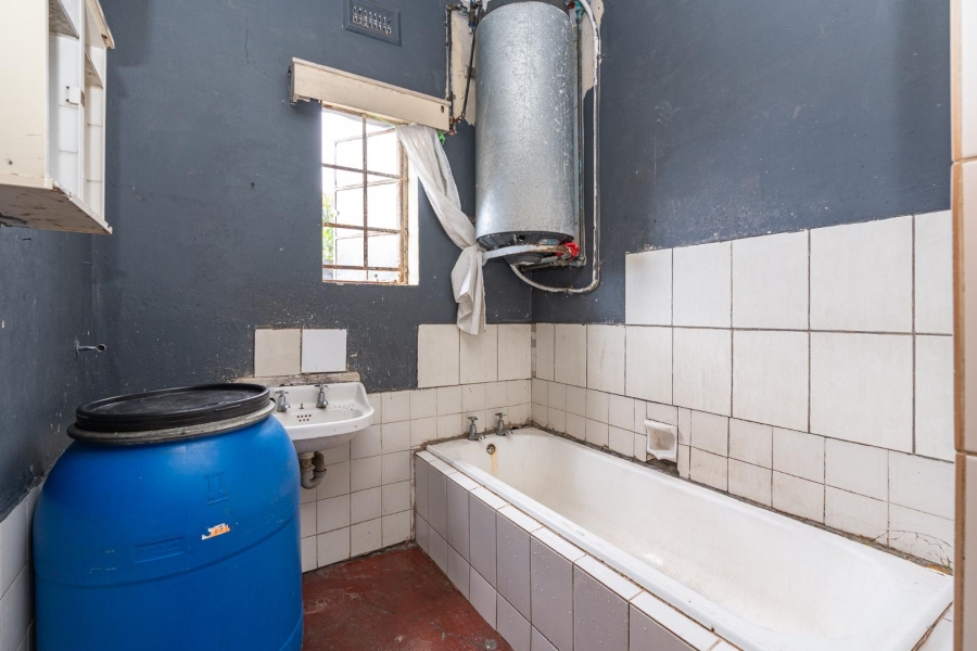 8 Bedroom Property for Sale in Maitland Western Cape